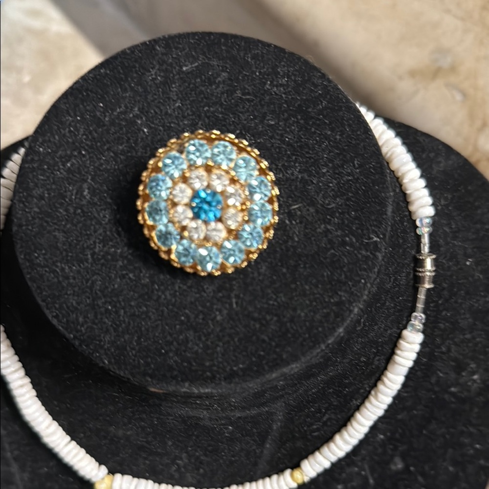 Elegant Gold and Blue Gemstone Brooch